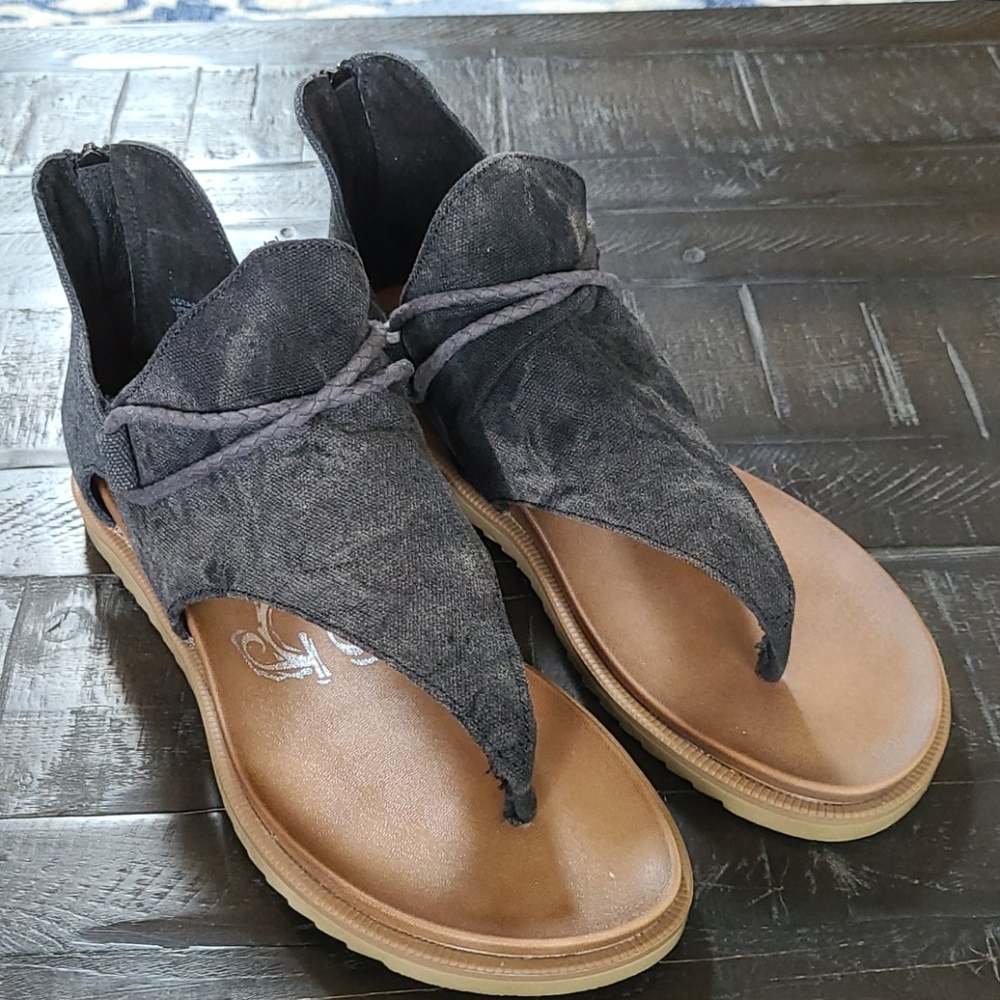 Very G Sandals. Size 9.  Like new.